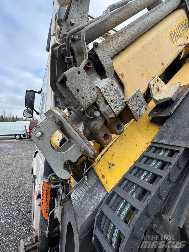 Volvo FH 13 6x2 Truck mounted cranes