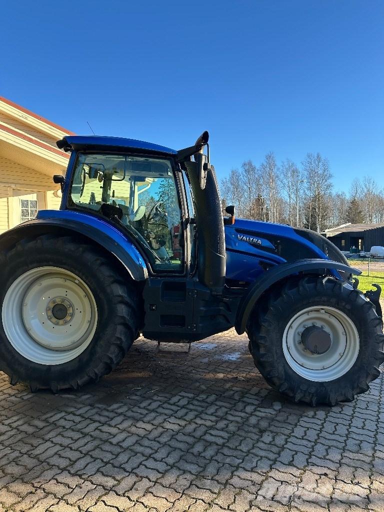 Valtra T234 VERSU Tractors