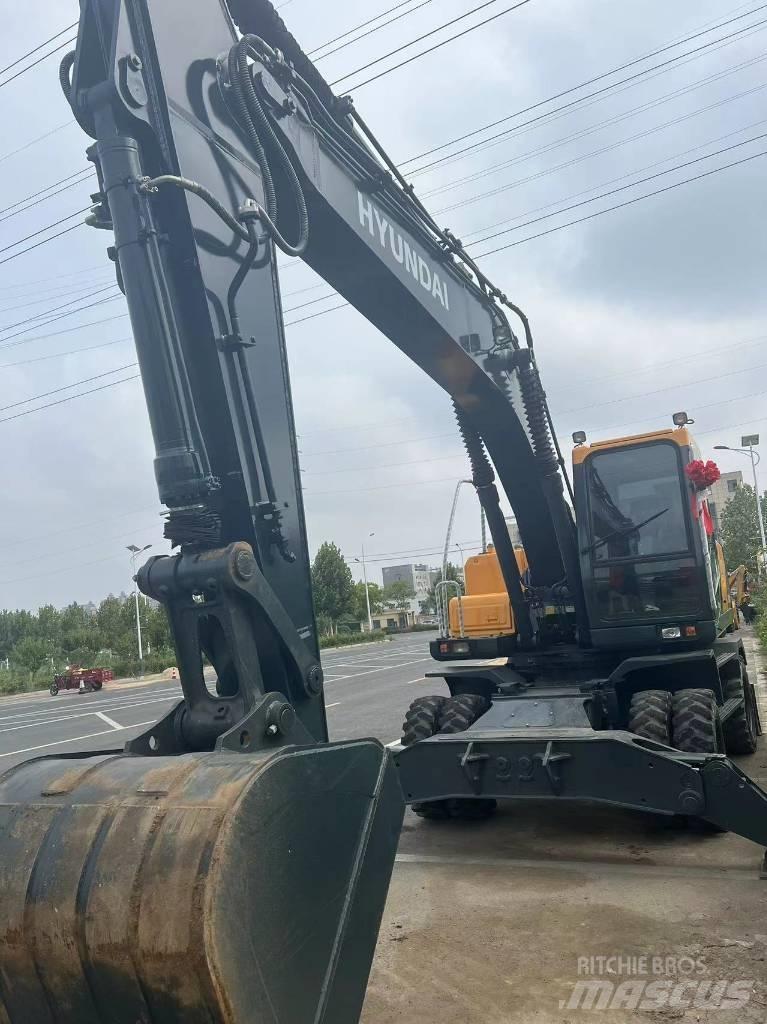 Hyundai 210WVS Wheeled excavators