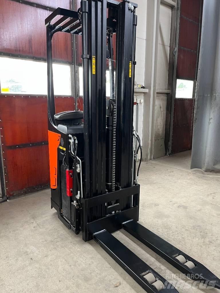 Rocla SST 16 AC Self propelled stackers