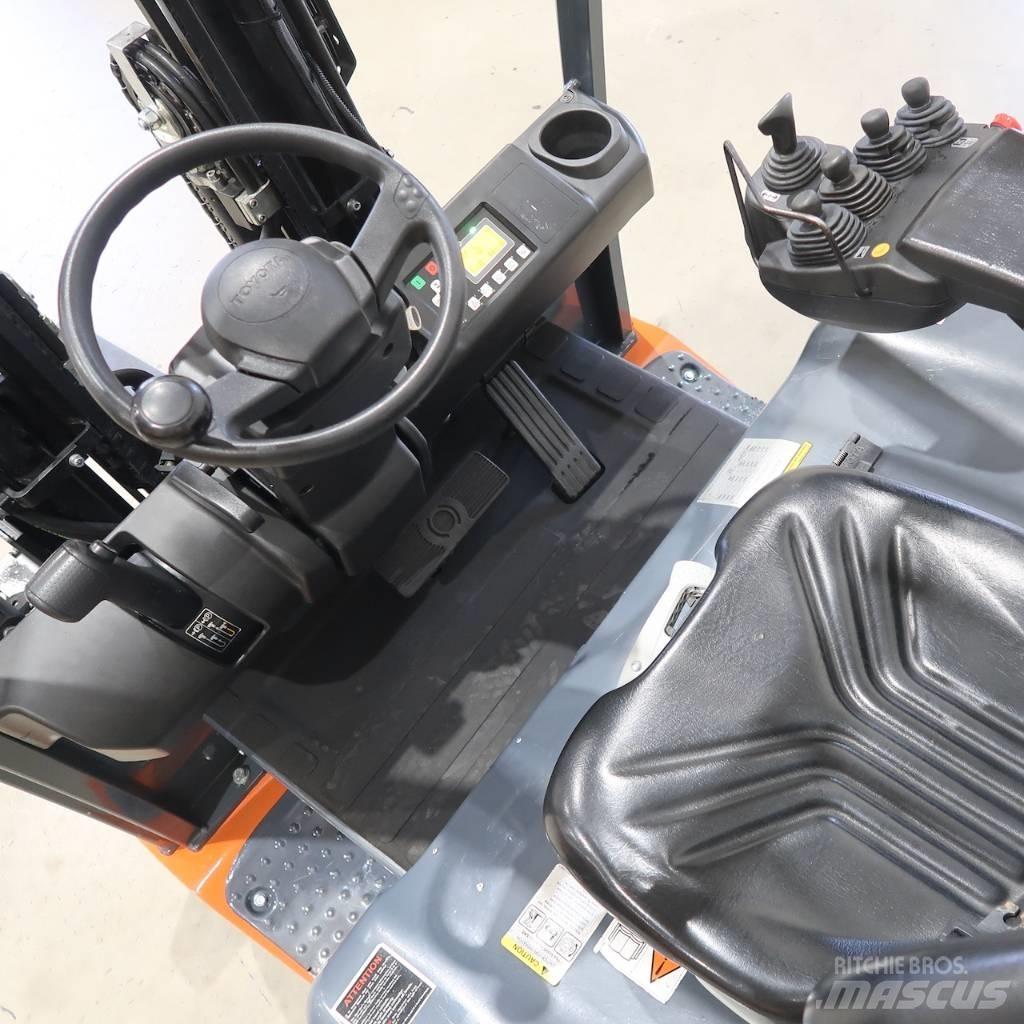Toyota 8FBMT25 Electric forklift trucks