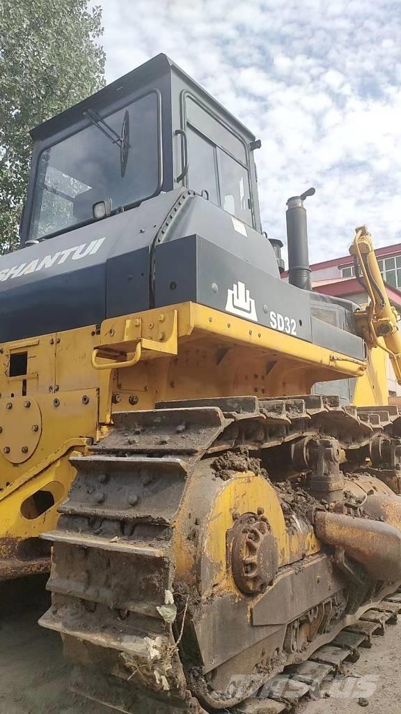 Shantui SD 32 Crawler dozers