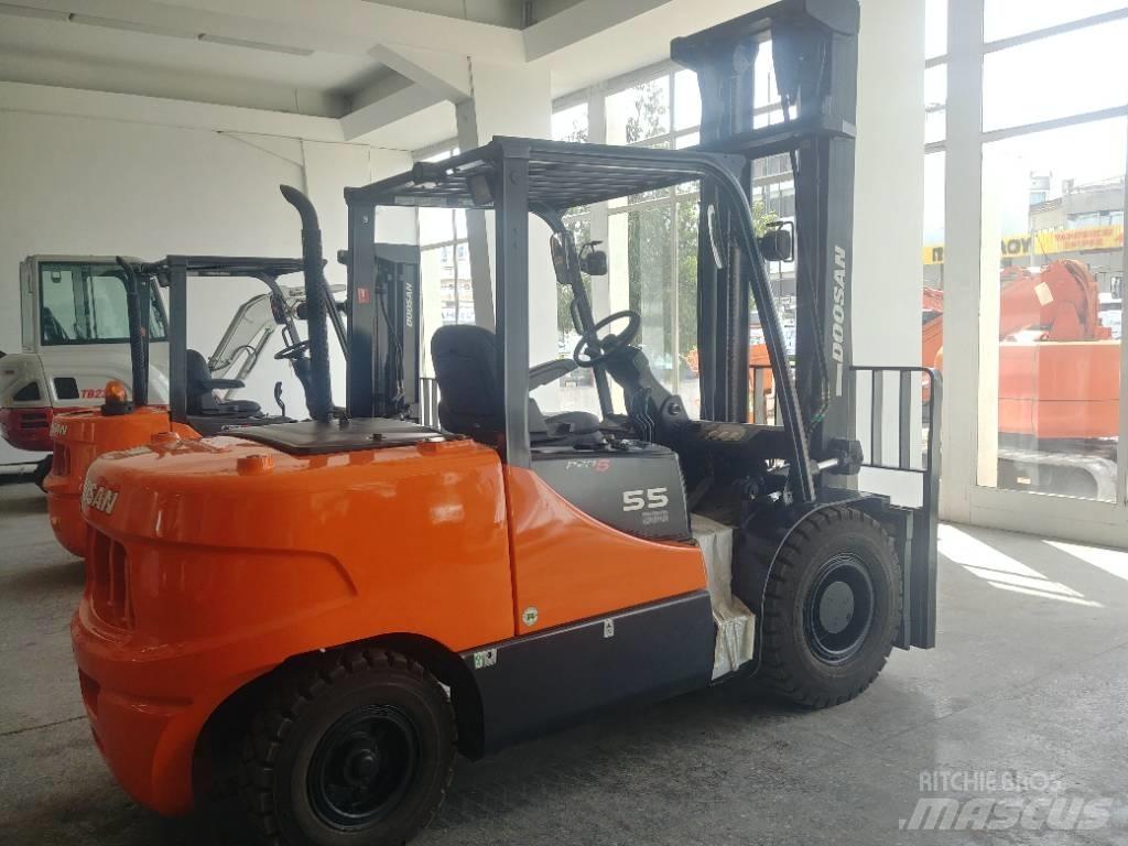 Doosan D55 SC-5 Diesel trucks