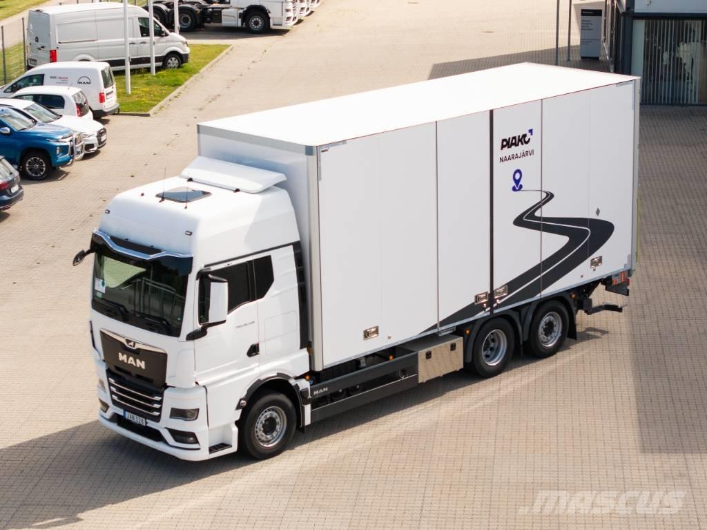 MAN TGX 26.520 6x2-4 Box trucks