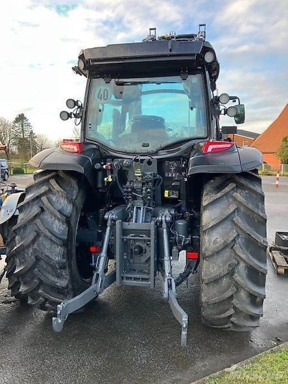 Valtra g135a Tractors
