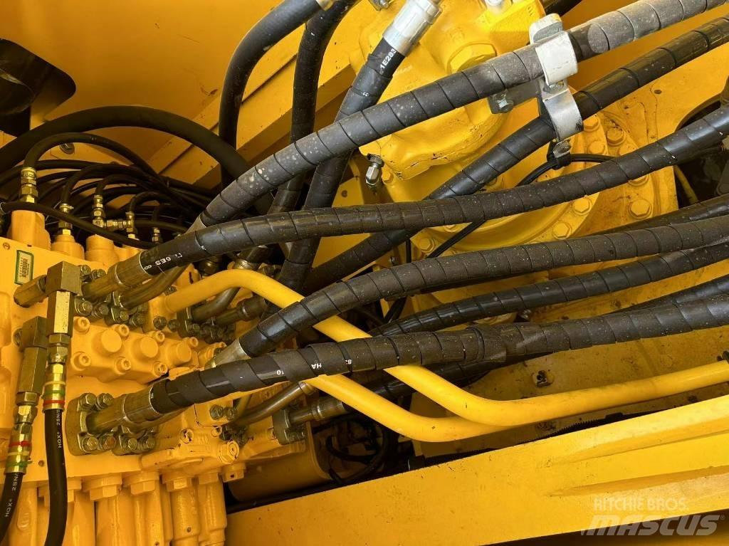 Komatsu 240-8 Crawler excavators