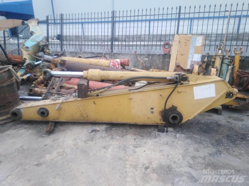 CAT M 318 Chassis and suspension