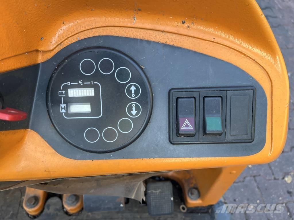 Still R06    V-4254 Tow truck