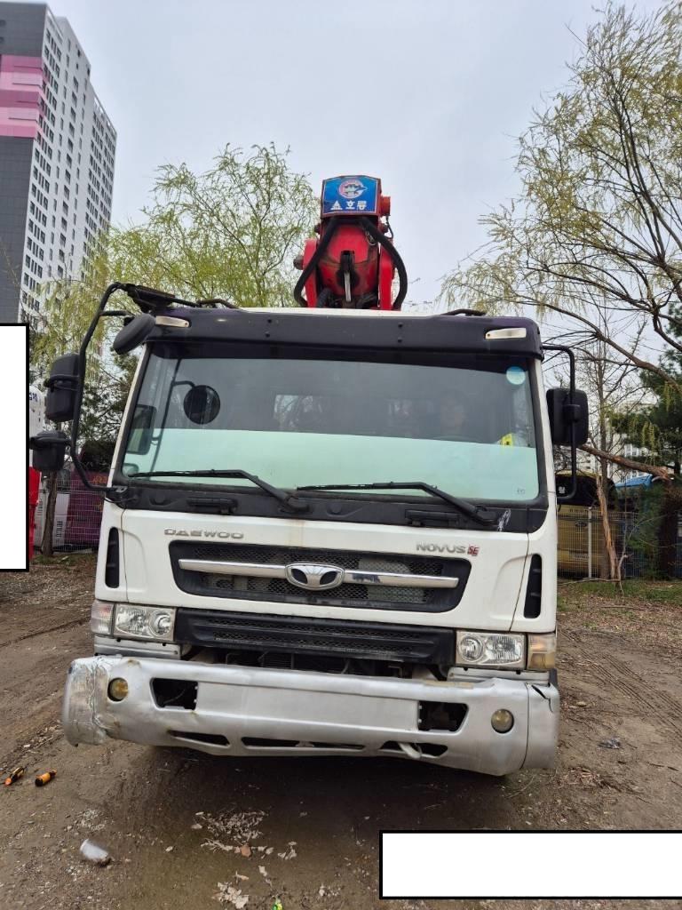 Horyong SKY450 Truck mounted platforms