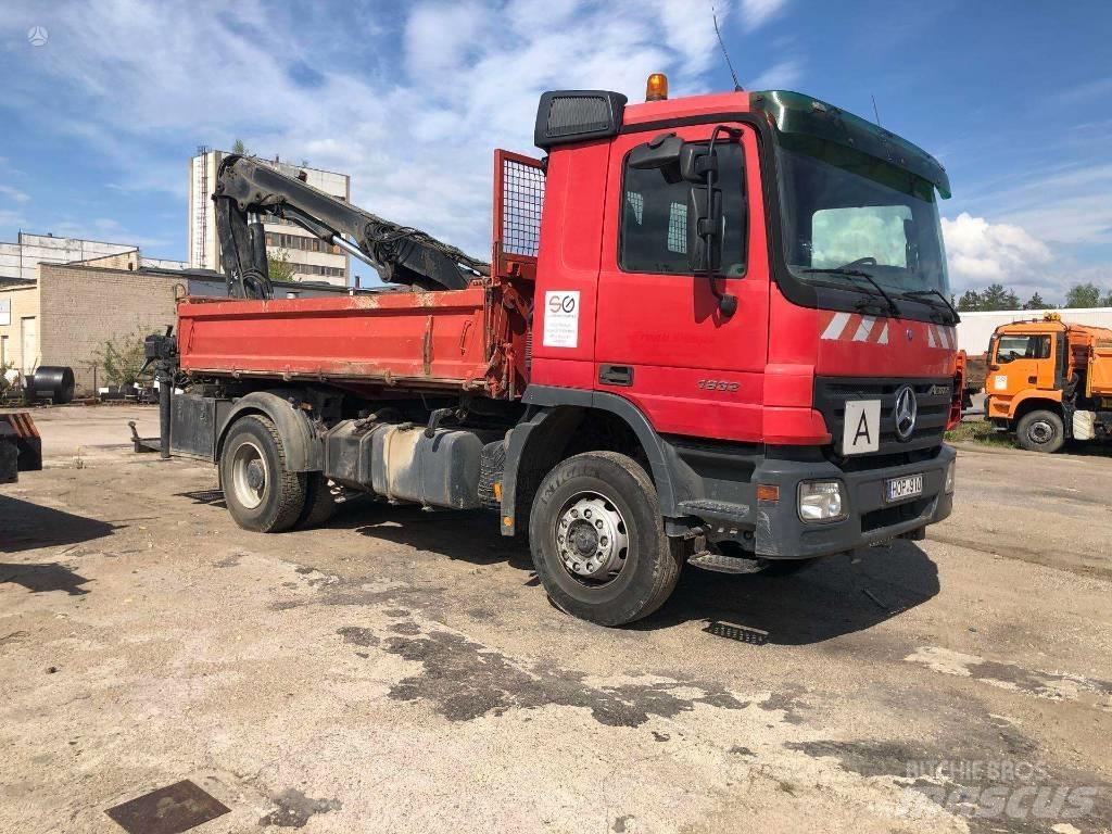 Mercedes-Benz 1832 Truck mounted cranes