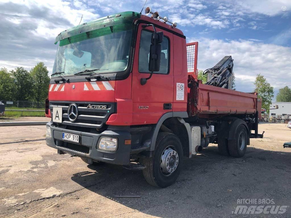 Mercedes-Benz 1832 Truck mounted cranes