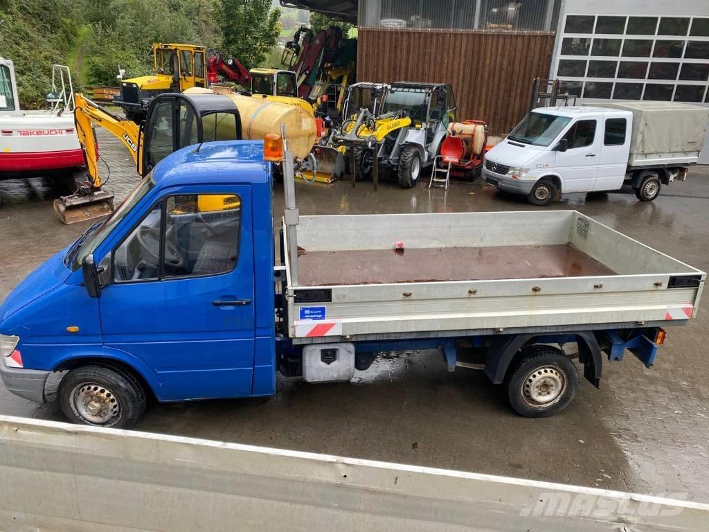 Mercedes-Benz 208 D Flatbed / Dropside trucks