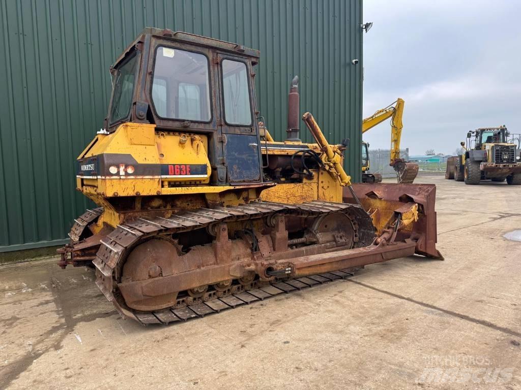 Komatsu D63E-1 Crawler dozers