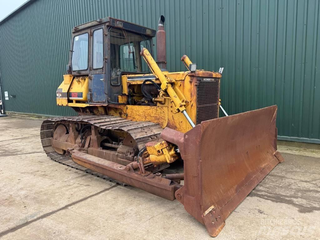 Komatsu D63E-1 Crawler dozers