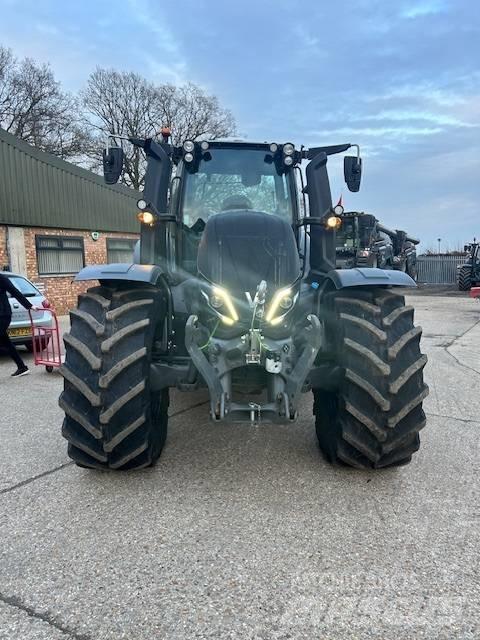 Valtra T 235 D Tractors