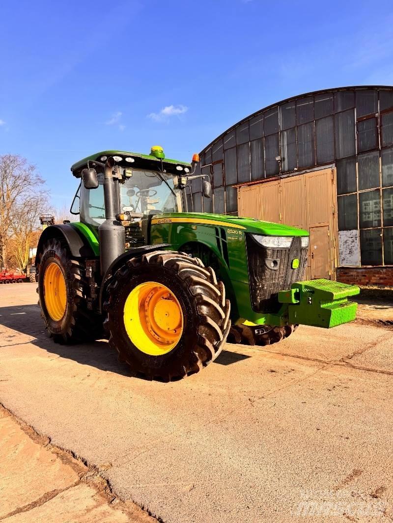 John Deere 8320 R Tractors