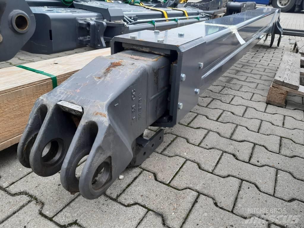 John Deere 1270G Booms and arms
