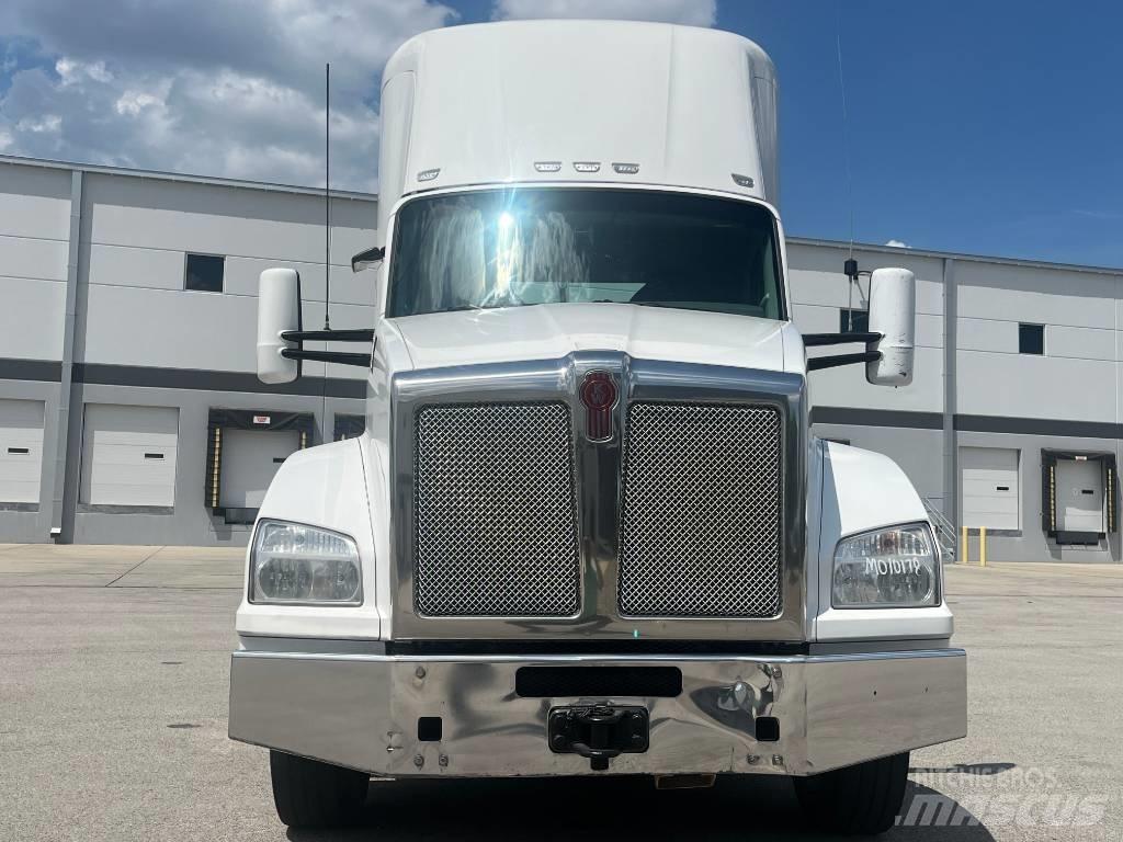 Kenworth T 880 Prime Movers