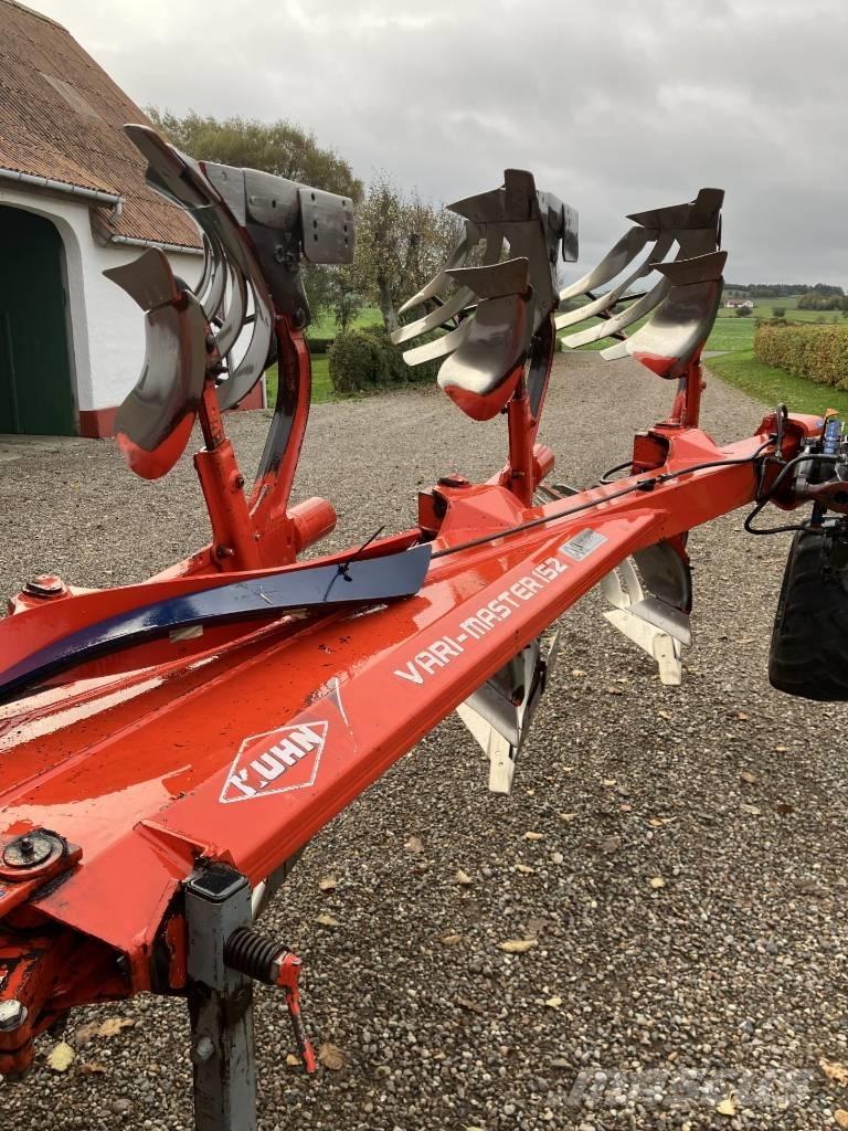 Kuhn Vari-Master 152 Reversible ploughs
