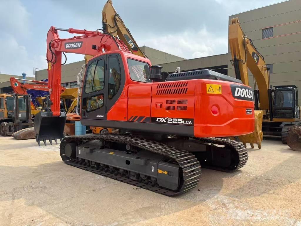 Doosan DX 225 Crawler excavators