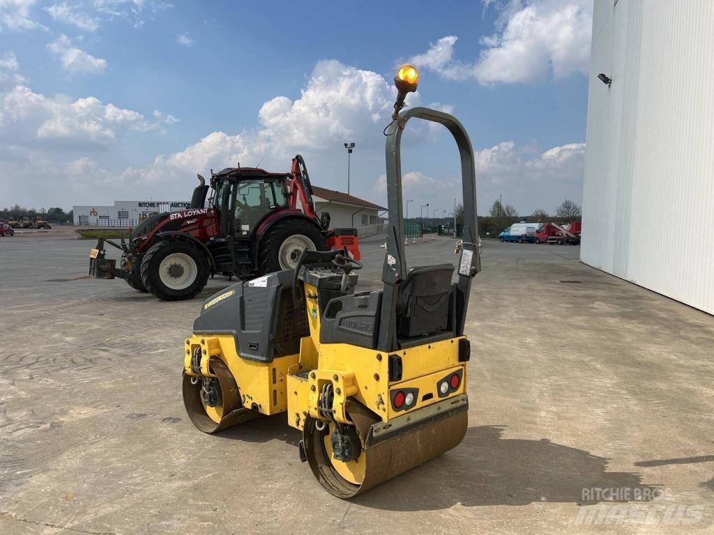 Bomag BW 100 AD M-5 Twin drum rollers