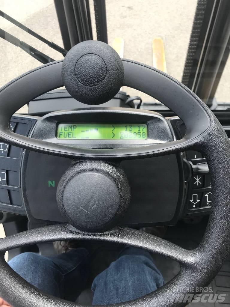 Yale GDP35VX Diesel trucks