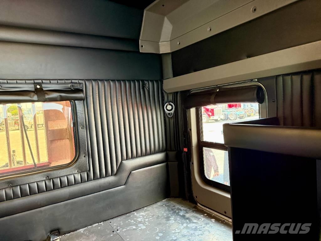 Kenworth W 900 Prime Movers