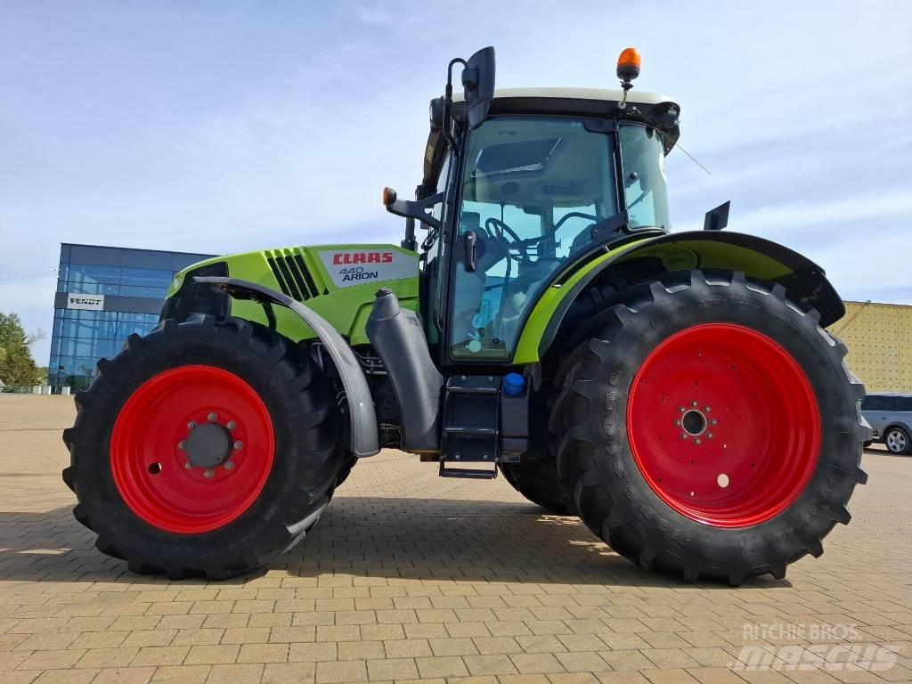 CLAAS Arion 440 CIS Tractors