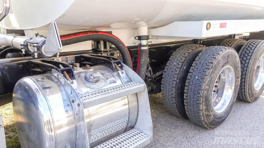 Peterbilt 579 Water bowser