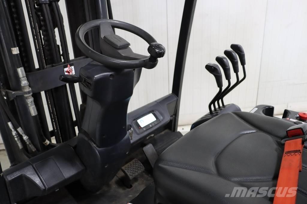 Doosan B35X-7 Electric forklift trucks