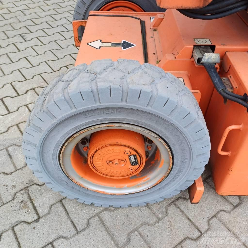 JLG E300AJP Articulated boom lifts