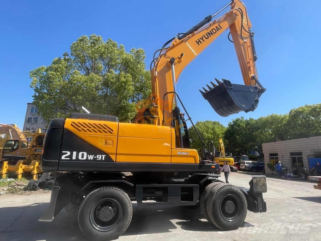 Hyundai 210W-9 Wheeled excavators