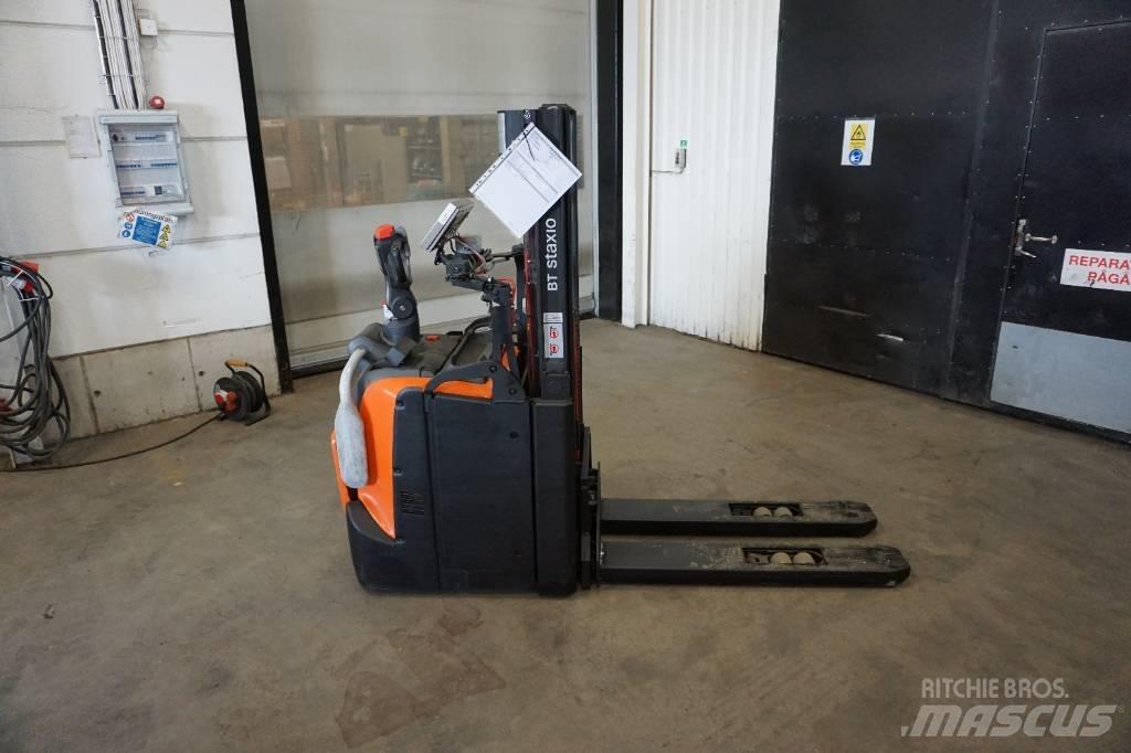 Toyota SPE200D Pedestrian stacker