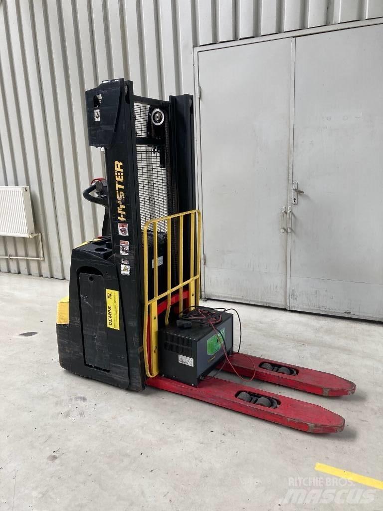 Hyster S 1.2 Pedestrian stacker