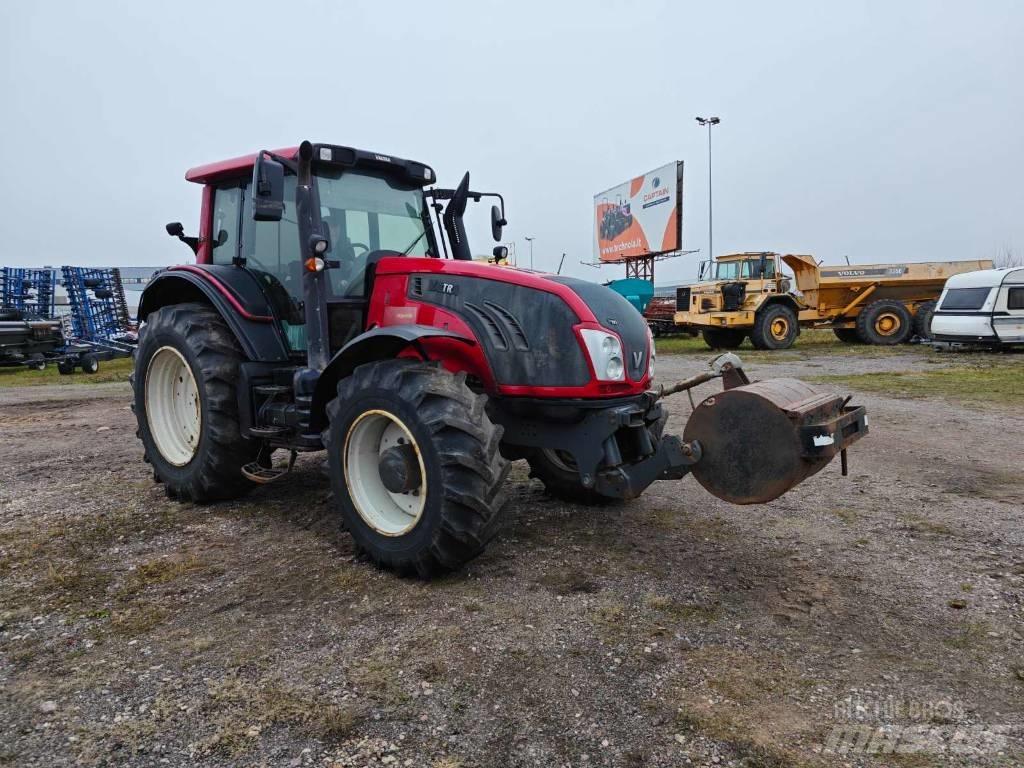 Valtra T 193 Tractors