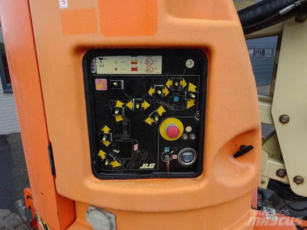 JLG E300AJP Articulated boom lifts
