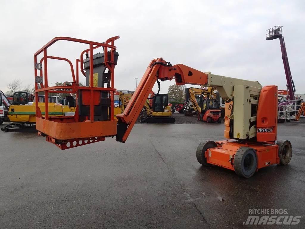 JLG E300AJP Articulated boom lifts