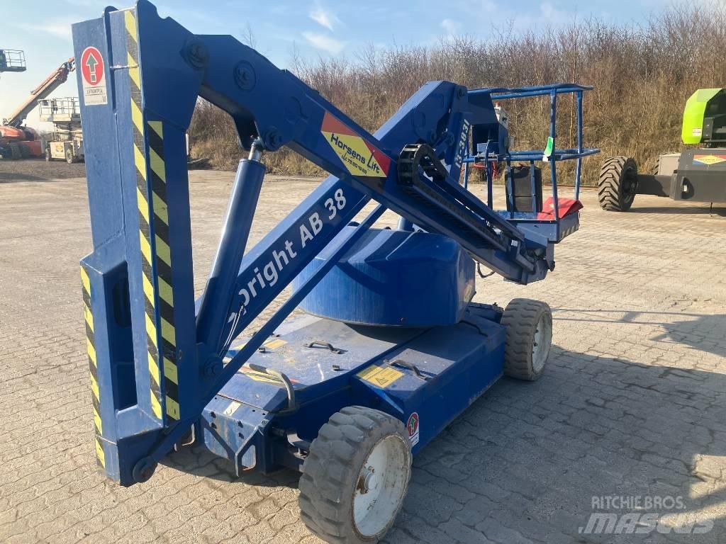 UpRight AB38N Articulated boom lifts