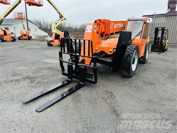 SkyTrak 10054 Telescopic handlers