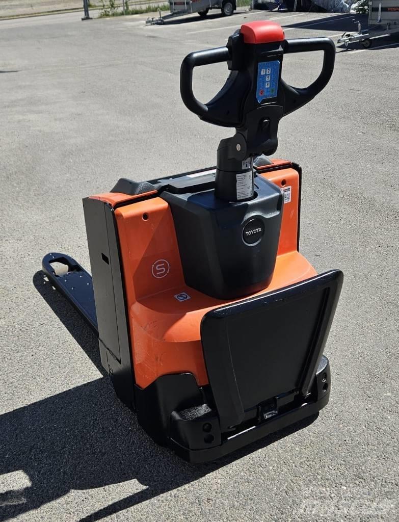 Toyota LWE 200 Low lift with platform