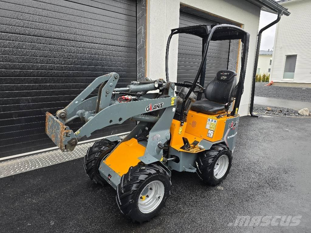 GiANT D 204 SW Mini loaders