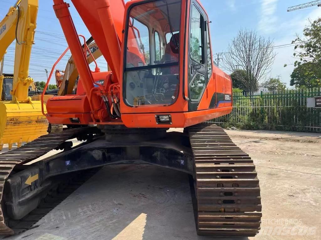 Doosan 300-7 Crawler excavators