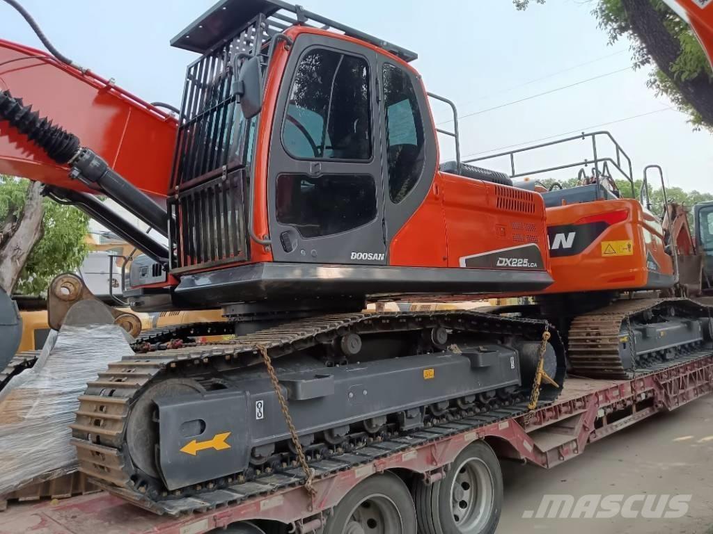 Doosan DX 225 Crawler excavators