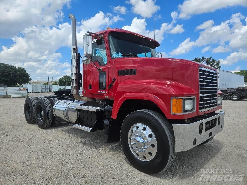 Mack CHU 613 Prime Movers
