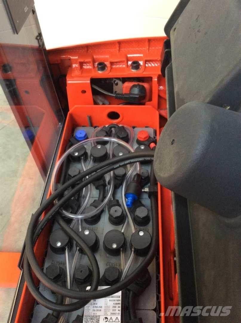 Linde L16 Pedestrian stacker