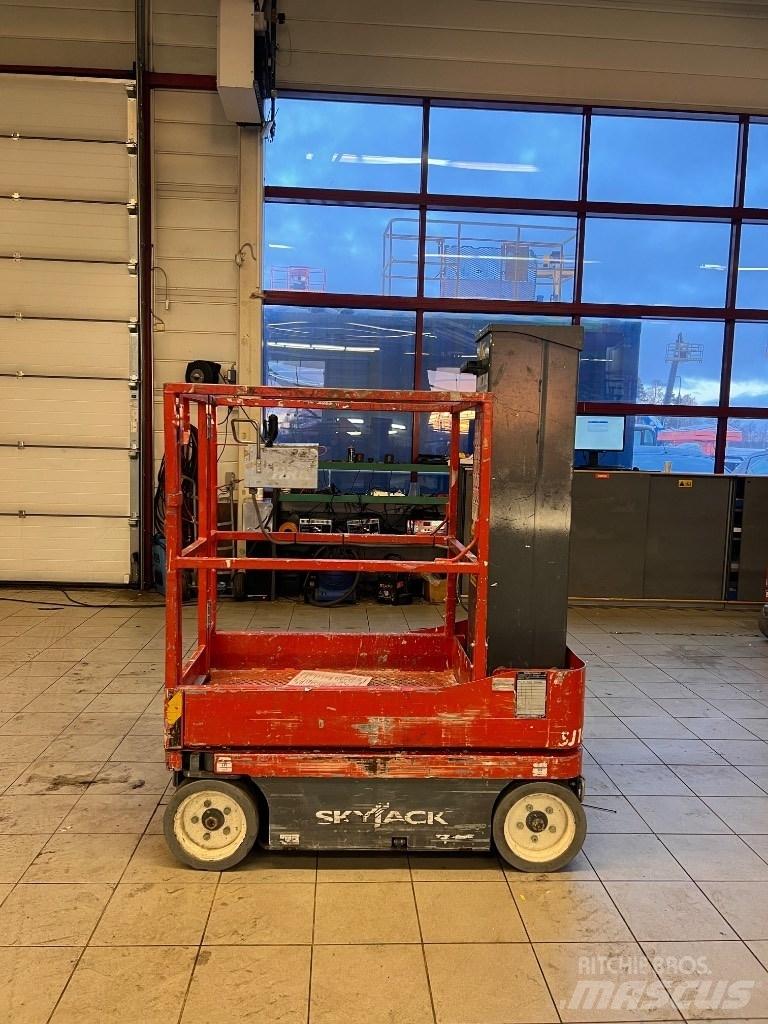 SkyJack SJ 16 Used Personnel lifts and access elevators