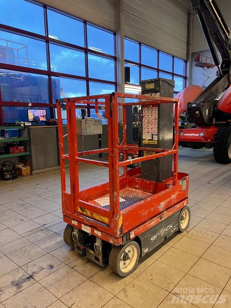 SkyJack SJ 16 Used Personnel lifts and access elevators