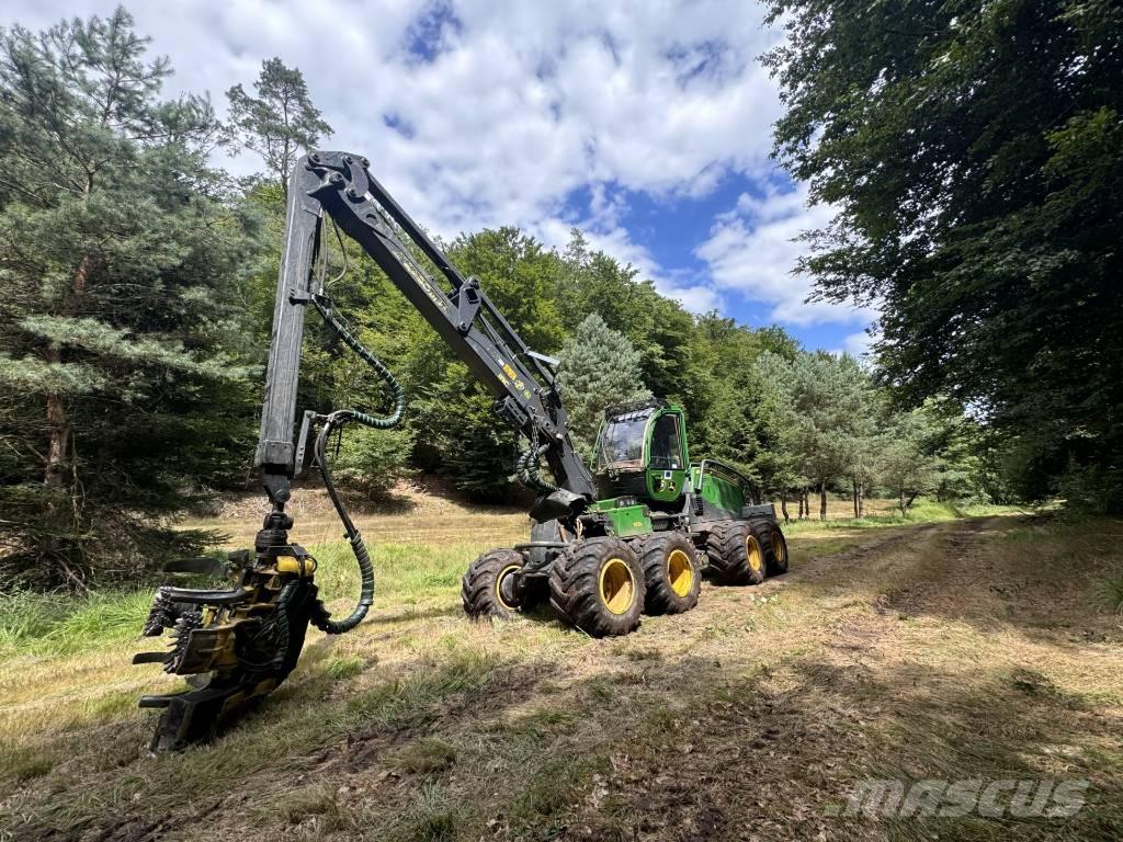 John Deere 11 70 G Harvesters