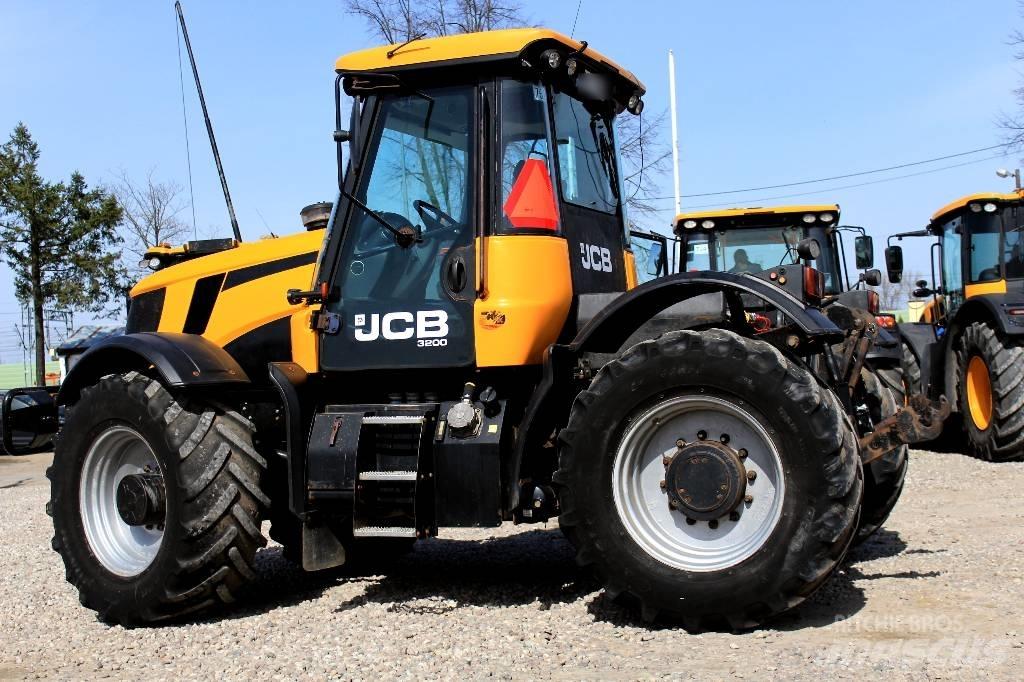 JCB Fastrac 3200 Tractors