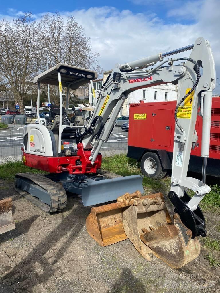 Takeuchi TB225 Mini excavators < 7t (Mini diggers)